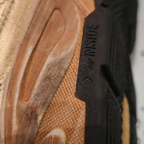 Golden Goose DAD_STAR Authentic Sneakers with Gold & Red Accents - Picture 6 of 9